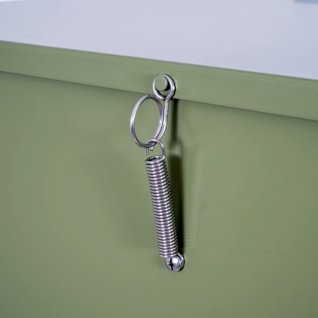 TREELINE 400 Pound Gravity Protein Feeder